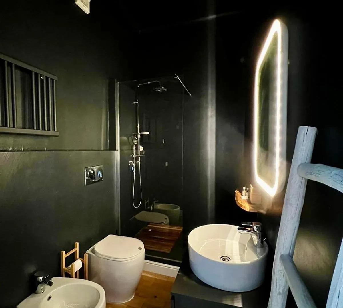 Cozy Renovated Comfort Apartment In Isola Milánó