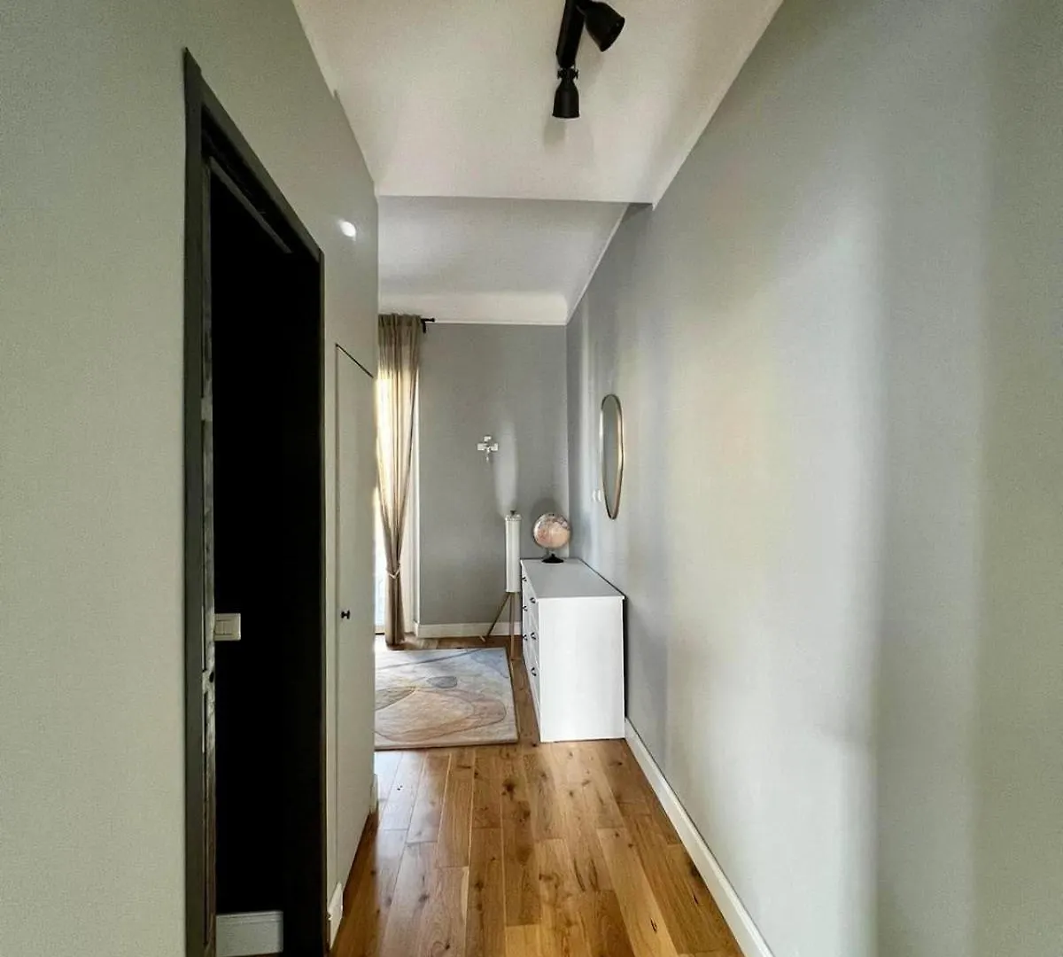 Cozy Renovated Comfort Apartment In Isola Milánó Olaszország