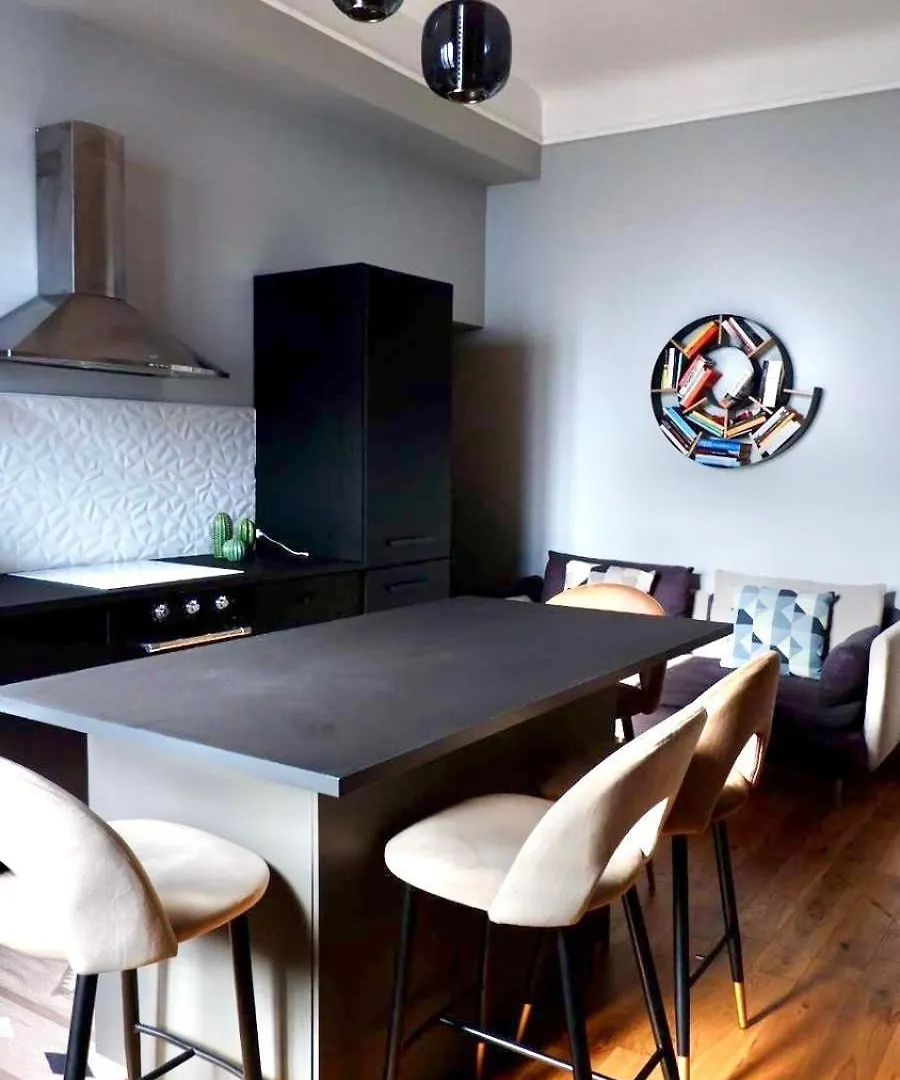 Cozy Renovated Comfort Apartment In Isola Italy