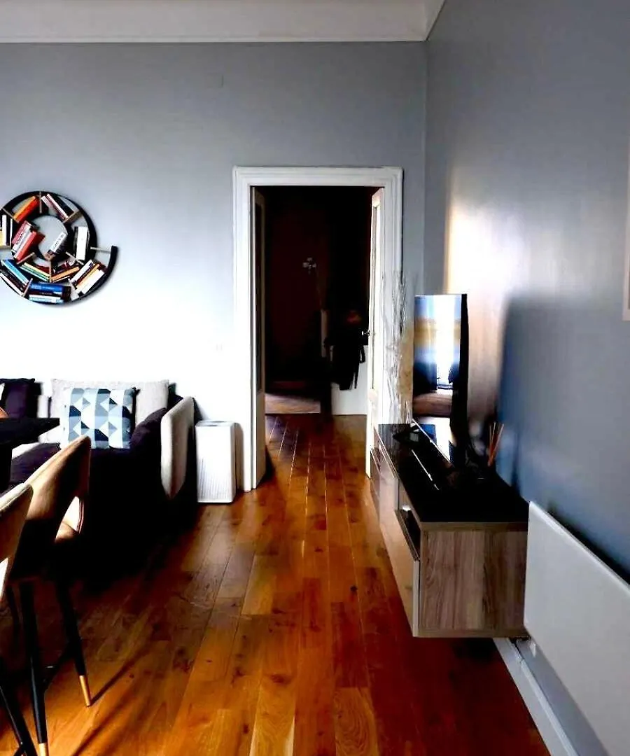Cozy Renovated Comfort Apartment In Isola Milan