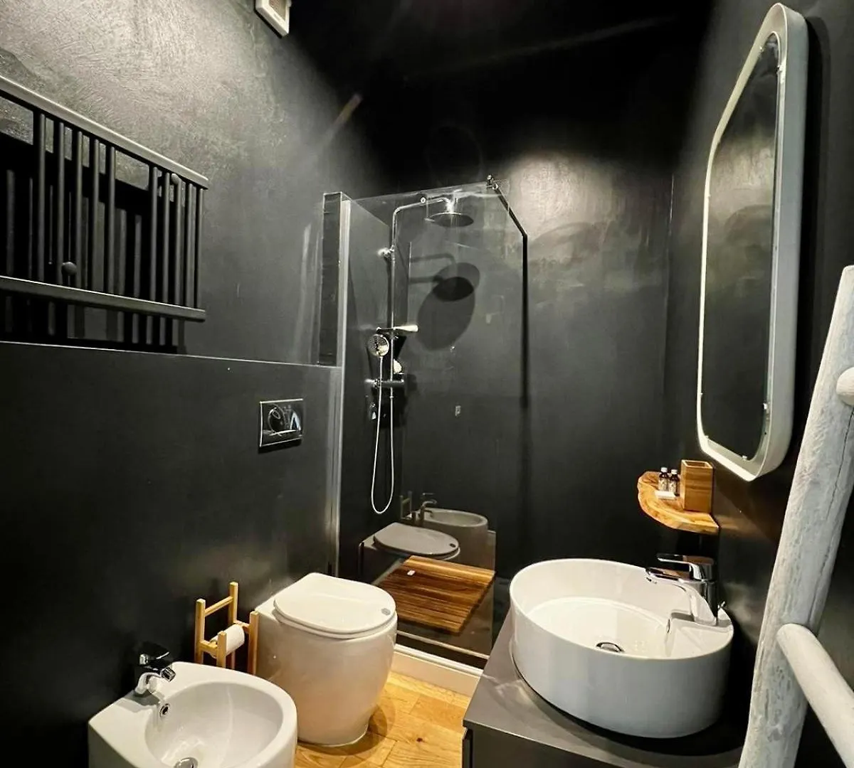 Cozy Renovated Comfort Apartment In Isola Milan